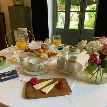 Marguerite Et Table D Hotes De Charme Bed & Breakfast Cadouin